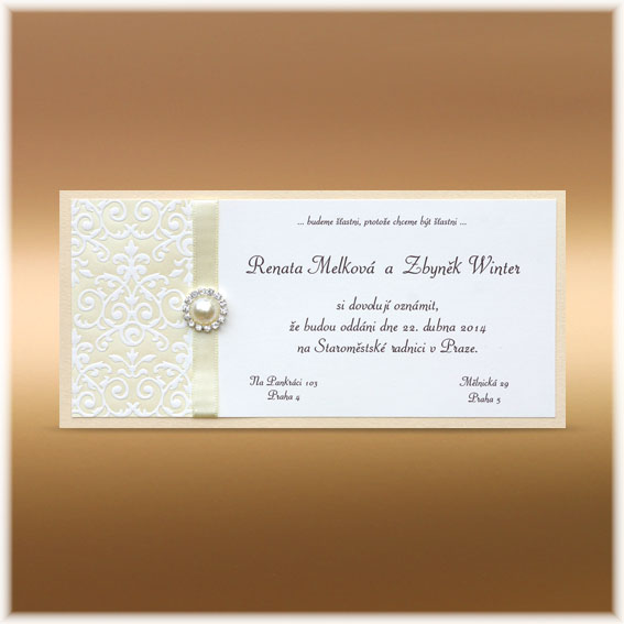 Luxusní svatební oznámení s reliéfním ornamentem, broží a stuhou